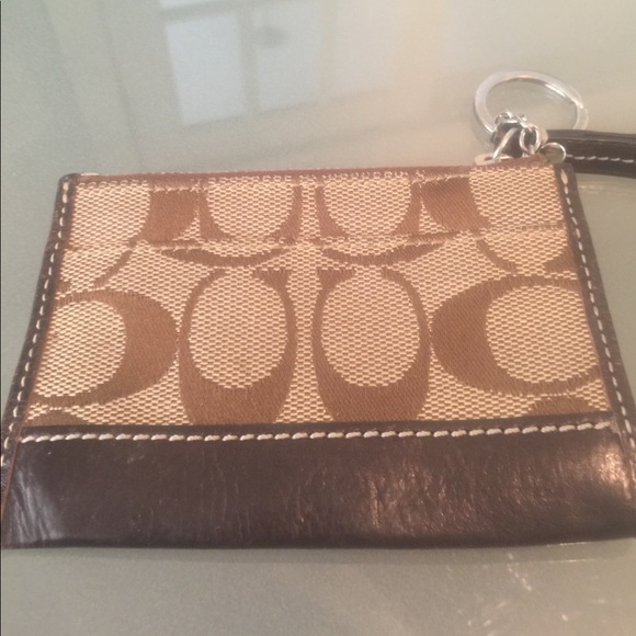 COACH single side pocket zip wristlet, w/ keychain - Picture 4 of 6